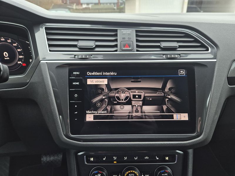Volkswagen Tiguan 2,0TDi 140kw DSG 4x4 18ALU TZ - fotka 30 z 50