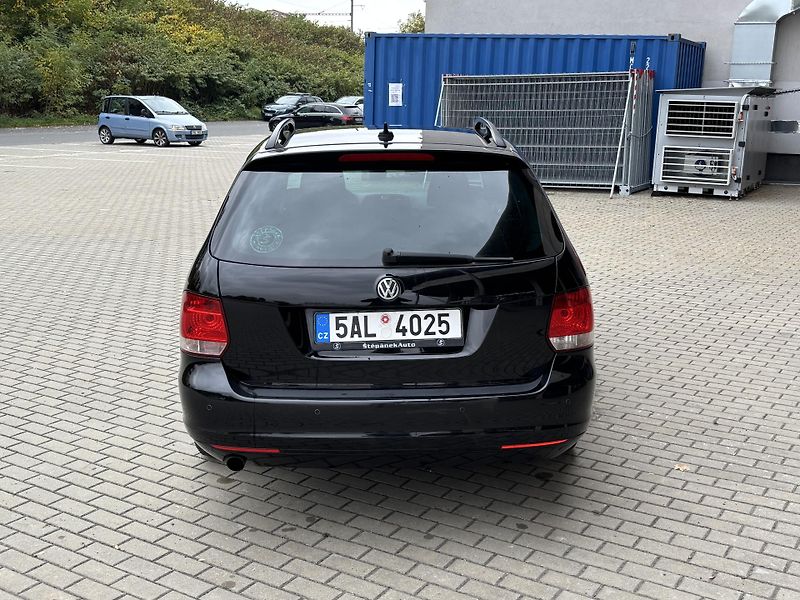 Volkswagen Golf (2013) 1.6 TDI 77kw Manuál - fotka 4 z 19