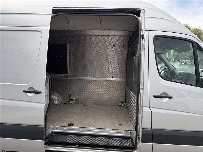 Volkswagen Crafter 2,0   105kW,PLOŠINA,1.MAJ,SERV - fotka 18 z 23