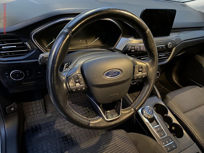 Ford Focus (2019) 1.5TDCi, Titanium, AT, LED - fotka 12 z 17