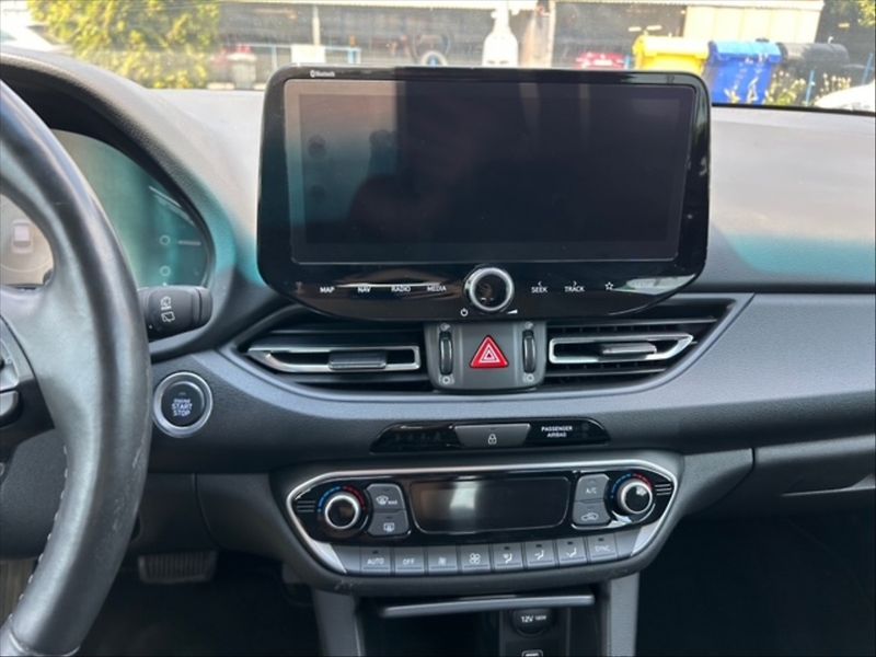 Hyundai i30 1,5 T-GDI Style AT 5d - fotka 10 z 11