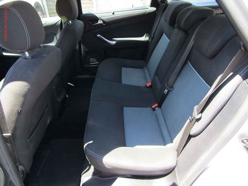 Ford Mondeo (2012) 2.0TDCi, AC, TZ, park.asist - fotka 10 z 21