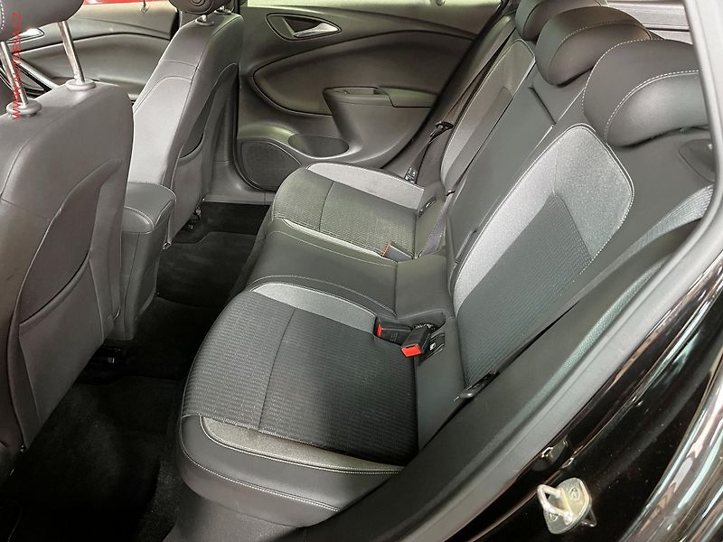 Opel Astra (2020) 1.5 CDTi, Elegance, LED, navi - fotka 10 z 17