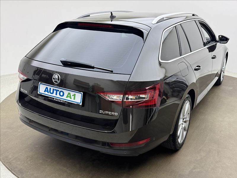 Škoda Superb 2,0 DSG STYLE+ CANTON DPH ČR - fotka 4 z 38