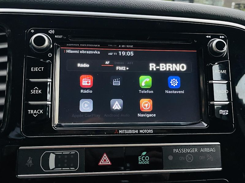Mitsubishi Outlander 2.0i AUTOMAT 1.MAJITEL KAMERA  - fotka 38 z 43