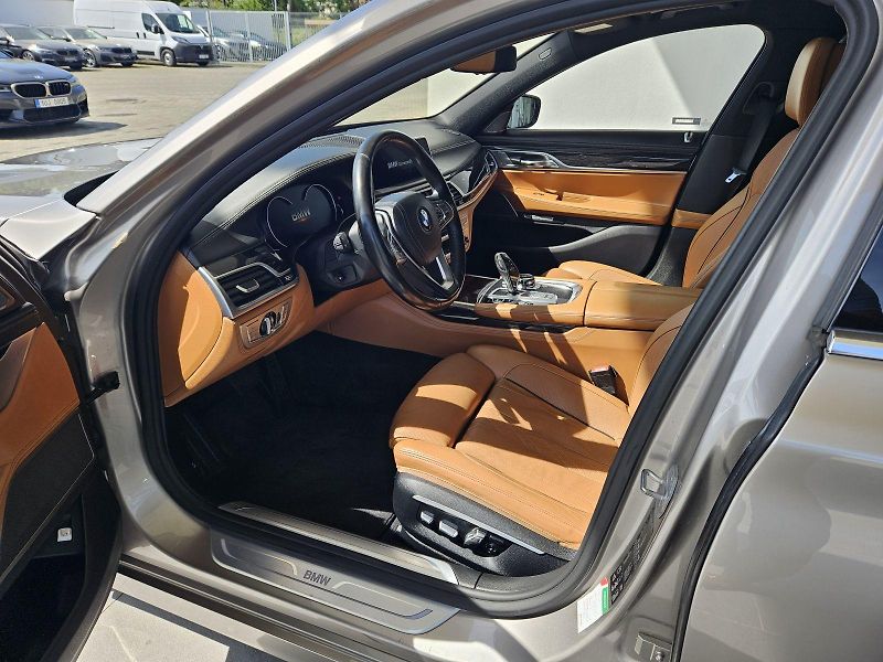BMW Řada 7 (2016) 740Ld xDrive - fotka 10 z 18