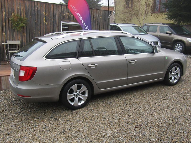 Škoda Superb (2011) 1.6 TDI 77kW - fotka 10 z 45