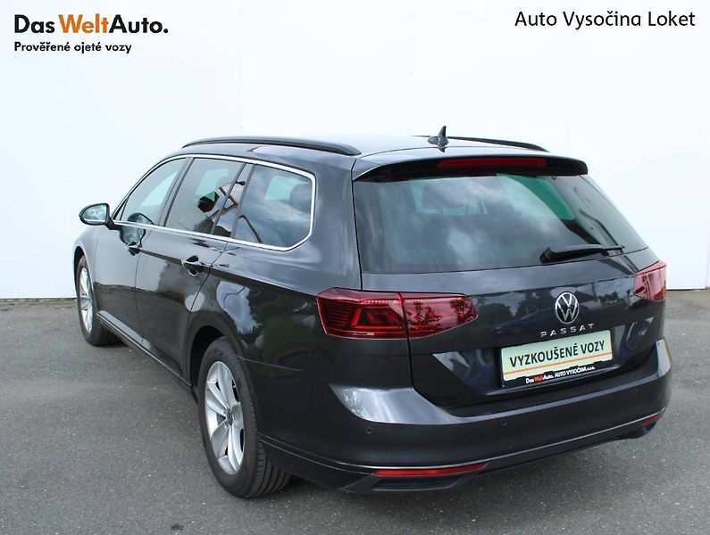 Volkswagen Passat (2022) 1.5 TSI 110kW DSG Head UP disp - fotka 8 z 35