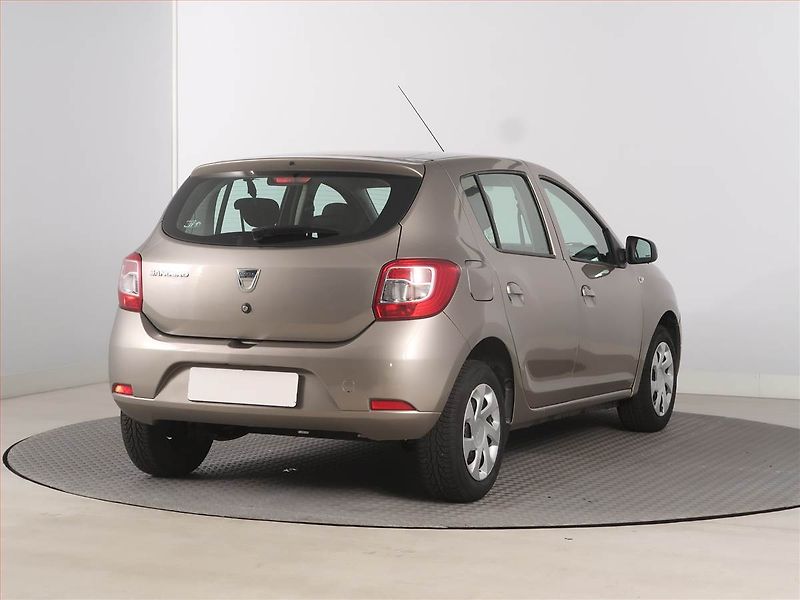 Dacia Sandero (2014) 1.2 16V - fotka 5 z 13
