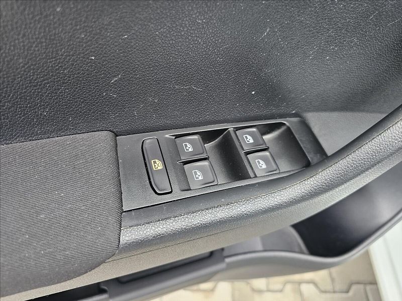 Škoda Fabia III 1,0TSi 81KW Drive NAVI - fotka 14 z 44