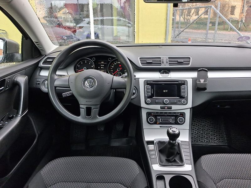 Volkswagen Passat (2011) 1,4TSi NAVI VYHŘ.SED, 2x KOLA - fotka 21 z 38