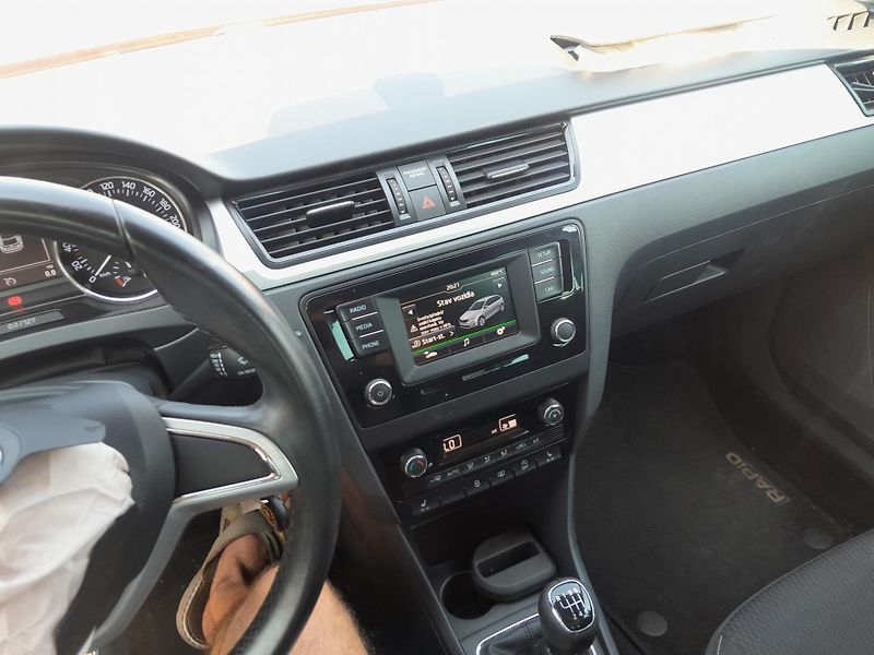 Škoda Rapid (2016) 1.2 TSI serviska 2x klíč - fotka 11 z 16