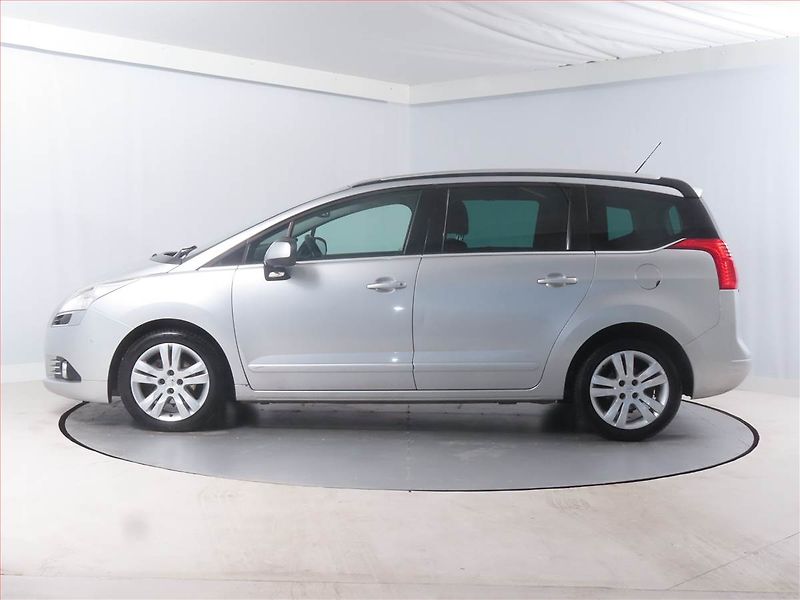 Peugeot 5008 (2011) 1.6 HDi, Navi, Tempomat - fotka 3 z 14