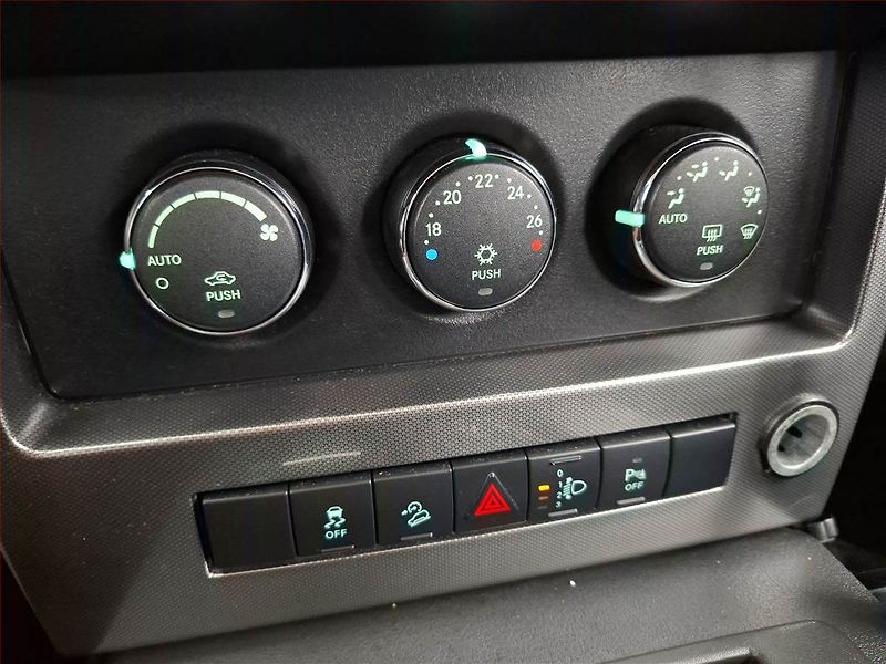 Jeep Cherokee (2010) 2.8 CRD, 4X4, Automat - fotka 17 z 20