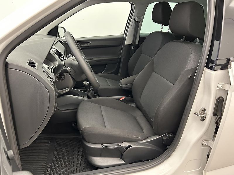 Škoda Fabia 1.0 TSI Active Plus - fotka 6 z 21