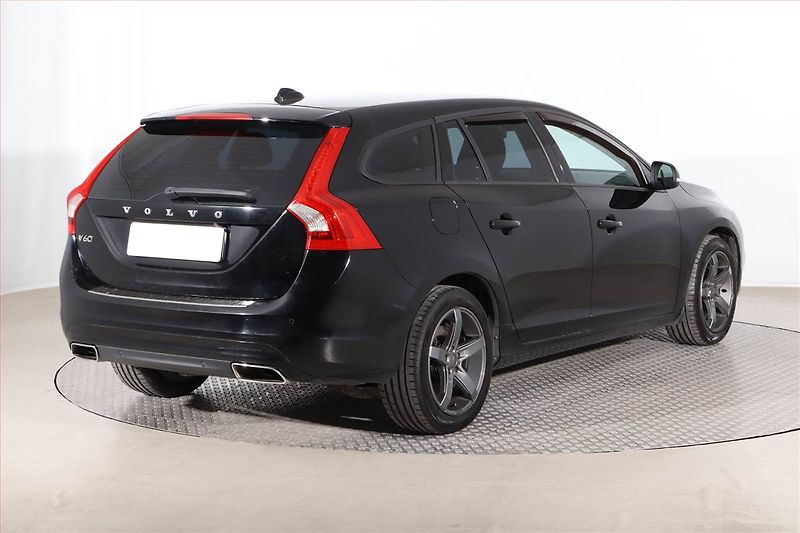 Volvo V60 (2015) D4 2.0, Automat, Serv.kniha - fotka 5 z 23