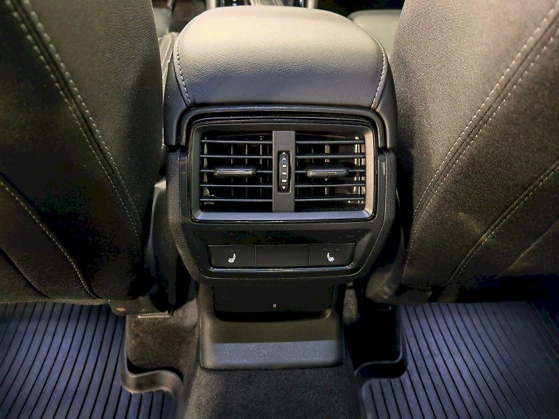 Škoda Karoq (2025) 2.0 TSI 140 kW DSG 4x4 Sportli - fotka 26 z 32