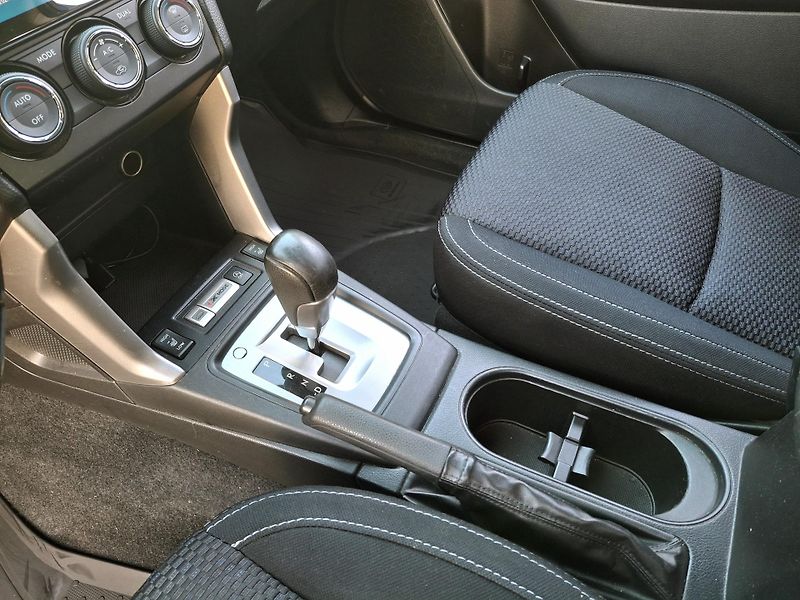 Subaru Forester 2.0 4x4 FACELIT  Rezervace  - fotka 32 z 46