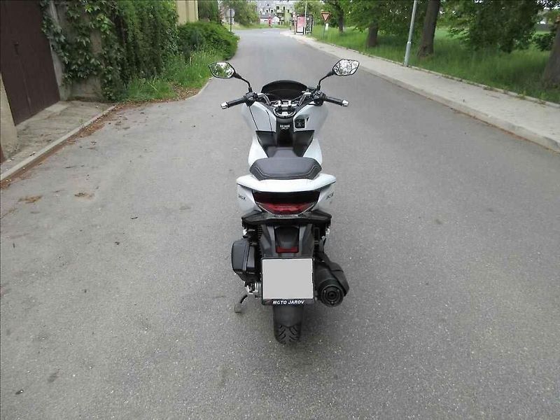 Skútr Honda PCX 125.