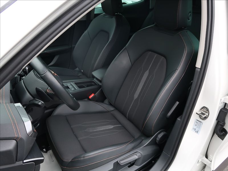 Cupra Formentor 1,4 TSi,150kW,e-Hybrid,DPH - fotka 9 z 29