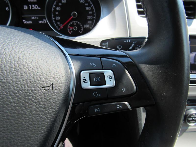 Volkswagen Golf 1,4 TSi 90kW Comfortline - fotka 18 z 34