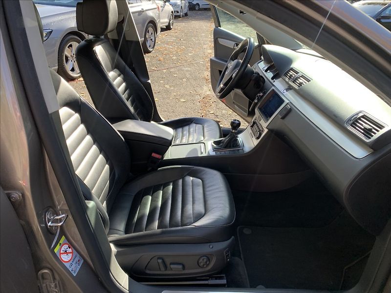 Volkswagen Passat 2,0 TSI HIGHLINE,SERVISKA - fotka 14 z 21