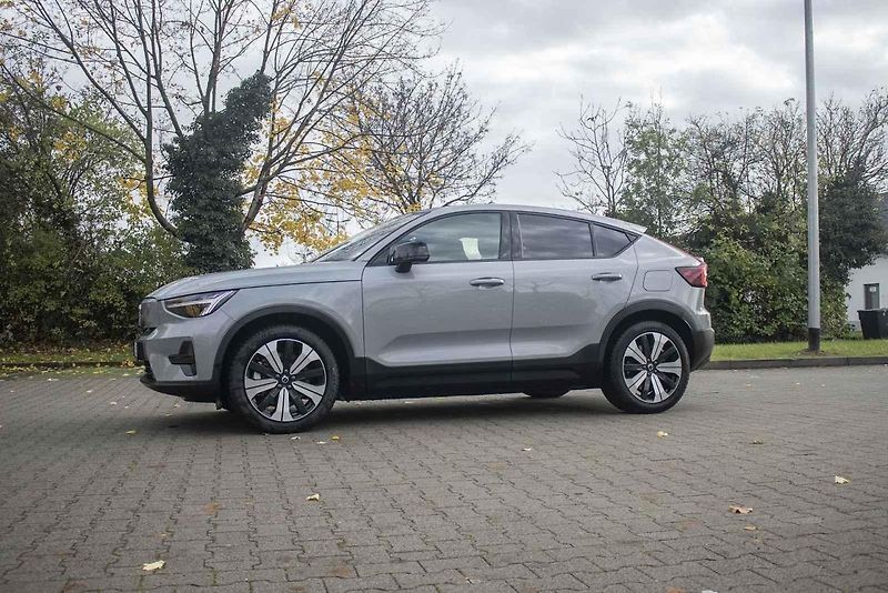 Vypadá jako městská stylovka, může však sloužit i jako primární auto v rodině.