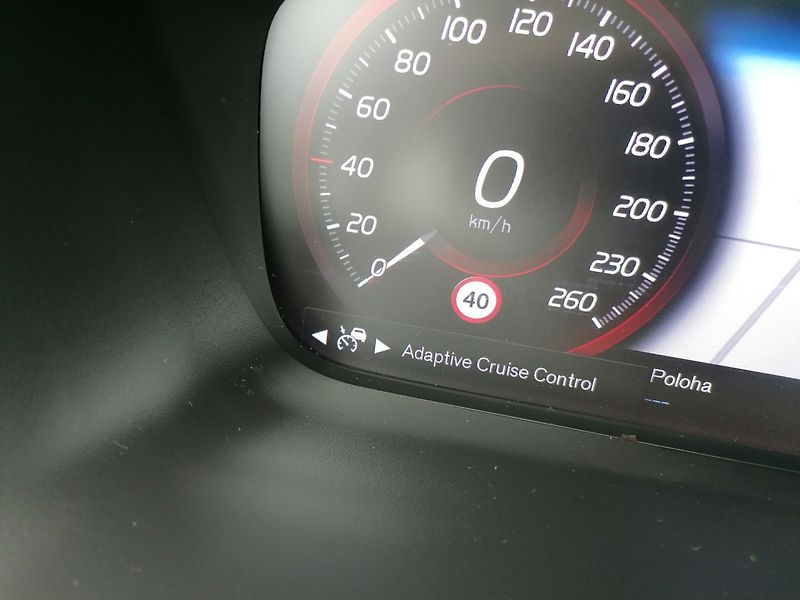 Volvo XC40 (2020) T3 Panorama,Kůže,Winter Paket - fotka 25 z 35