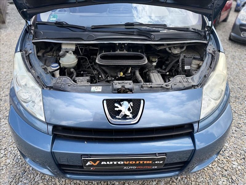 Peugeot Expert 2,0 100kW NAVI,TAŽNÉ,8 SEDADEL - fotka 27 z 28