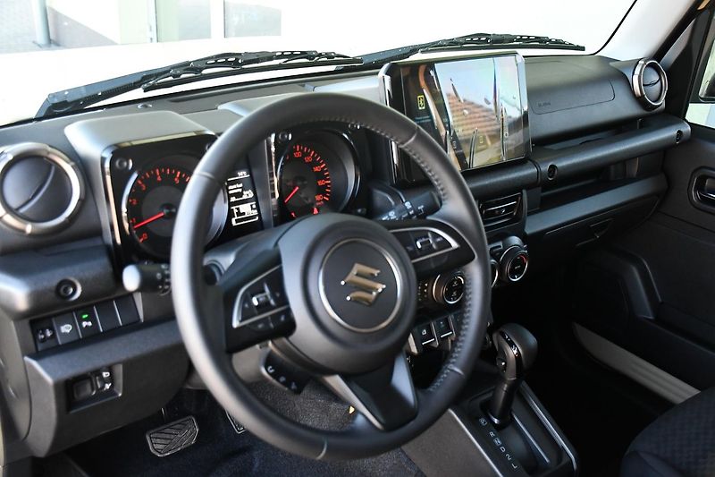 Suzuki Jimny 1,5 GLX AUTOMAT  - fotka 14 z 36