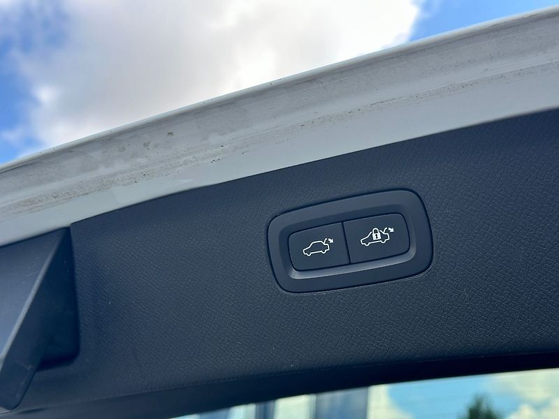 Volvo XC90 (2019) B5 AWD Inscription PANO TZ VZD - fotka 14 z 20