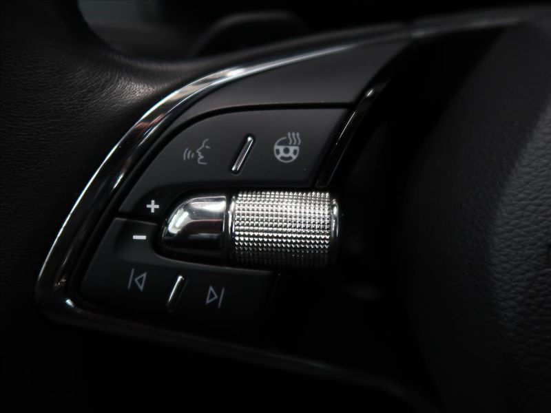 Škoda Karoq 2,0 TDI DSG Tour 1.majitel - fotka 19 z 42