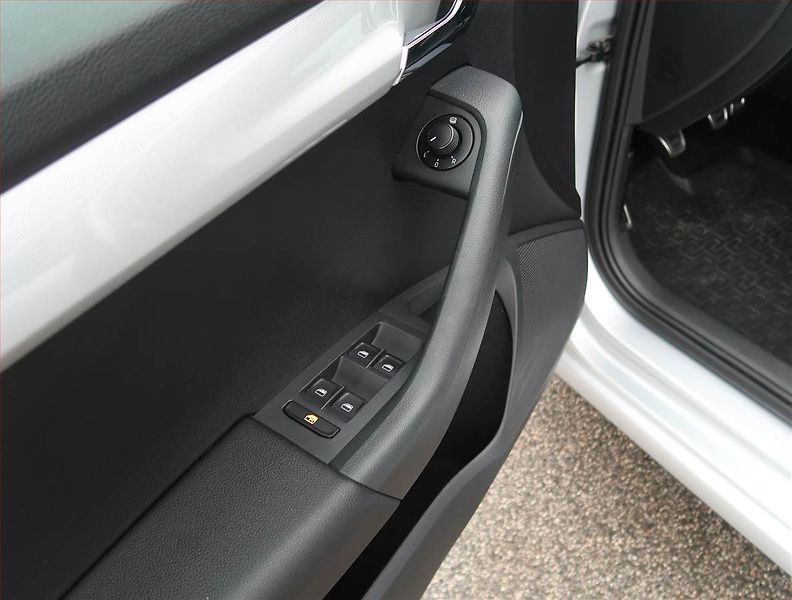 Škoda Octavia (2014) Ambition 2.0 TDI, Serv.kniha - fotka 18 z 19