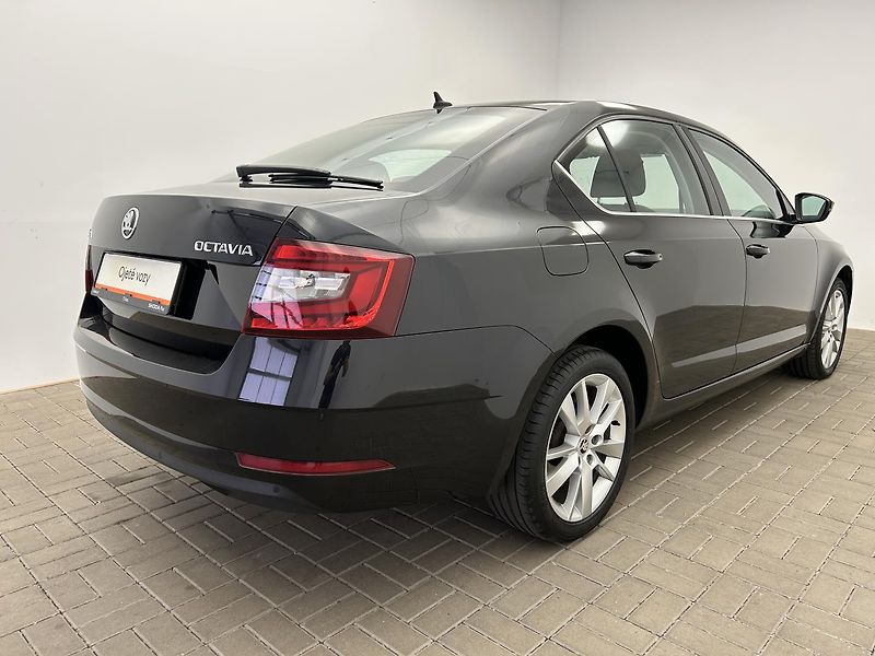 Škoda Octavia 2.0 TDI Style Plus - fotka 2 z 26