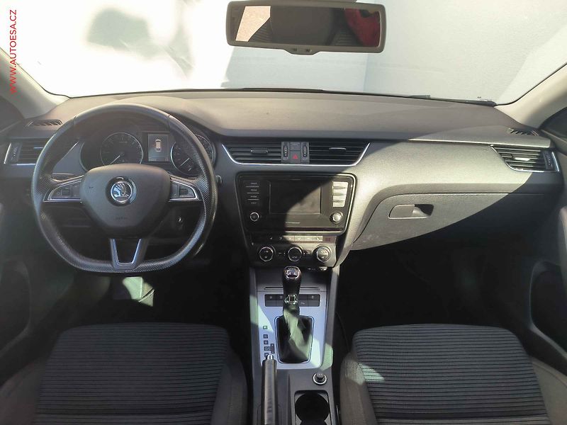 Škoda Octavia (2015) 2.0 TDi, Sport, DSG - fotka 8 z 23