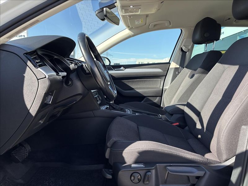 Volkswagen Passat 2,0 TDI 140kW DSG Comfortline - fotka 21 z 41
