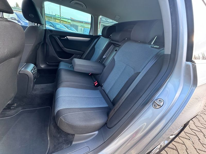 Volkswagen Passat (2012) 1,6 TDI 77 KW KOLA STK - fotka 29 z 46