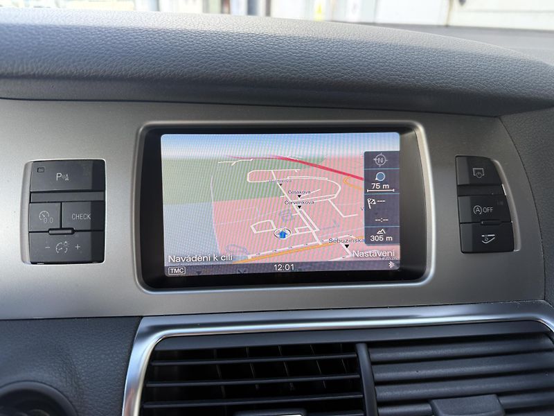 Audi Q7 3.0 180kw - fotka 15 z 37