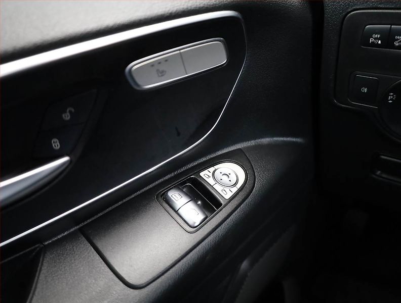 Mercedes-Benz Vito (2020) Select 119 CDI 4x4, Bus, 8Míst - fotka 11 z 17