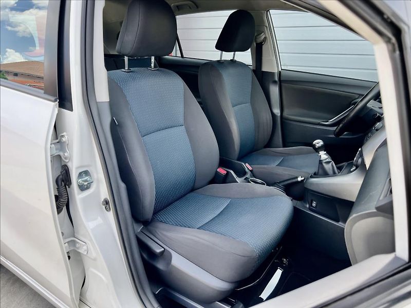 Toyota Verso 1,6 D-4D KLIMA - fotka 18 z 36