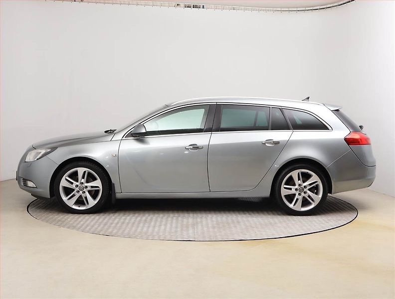 Opel Insignia (2011) 2.0 CDTI, 4X4, Xenony - fotka 3 z 19