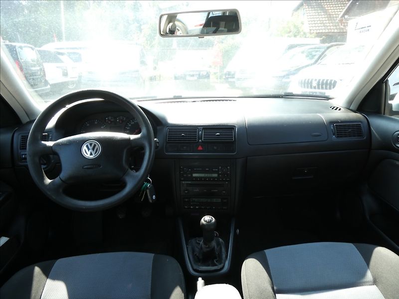Volkswagen Golf 1,9 TDi 74kW EDITION - fotka 19 z 30
