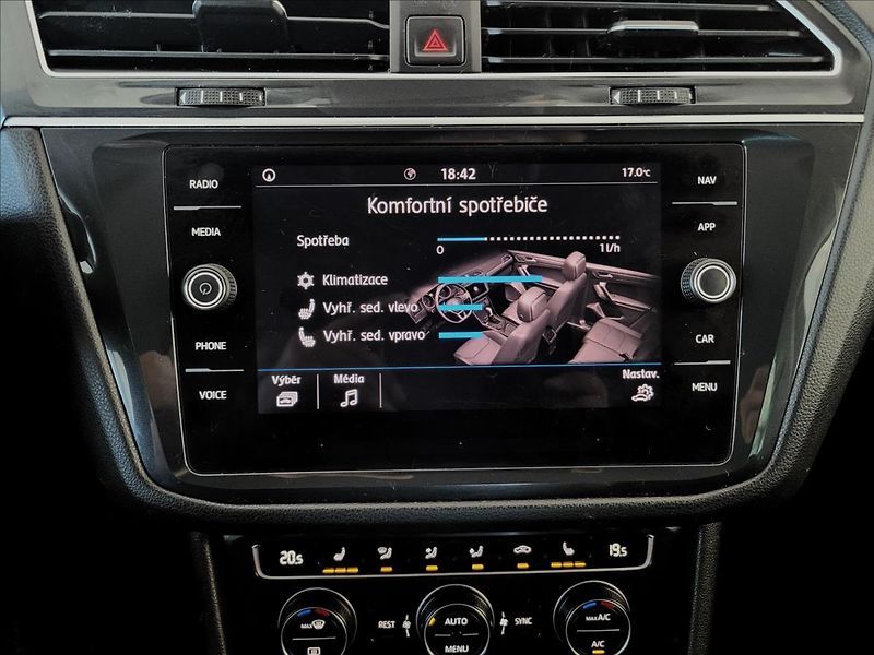 Volkswagen Tiguan 1,5 zálohováno - fotka 30 z 48