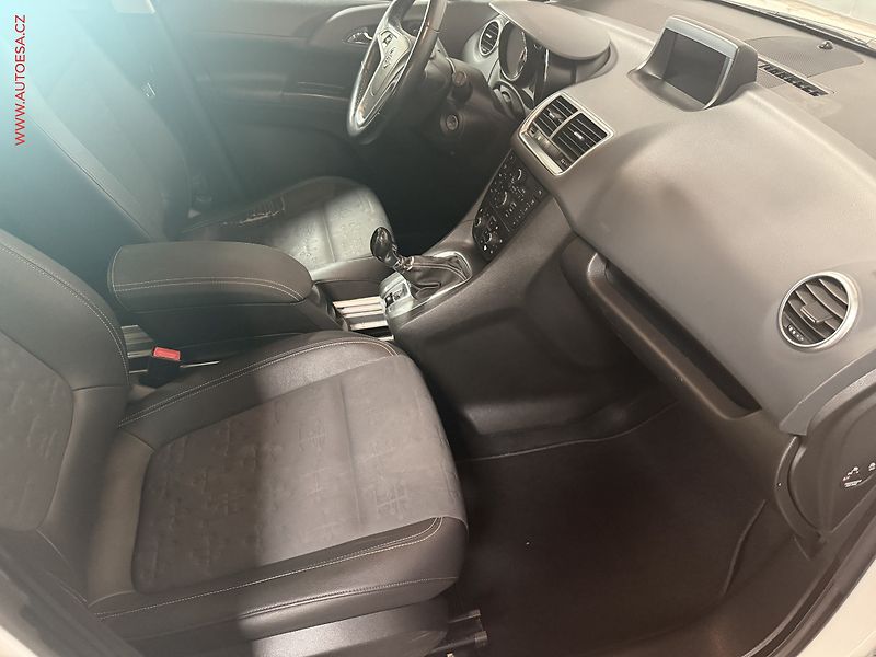 Opel Meriva (2013) 1.4i, ČR, AC, panor - fotka 13 z 19
