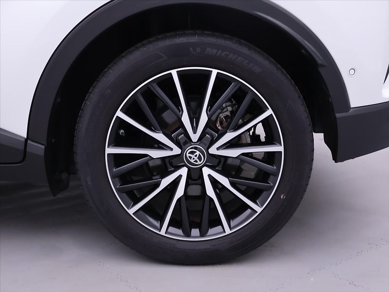 Toyota C-HR 1,8 E-CVT Executive CZ - fotka 30 z 37