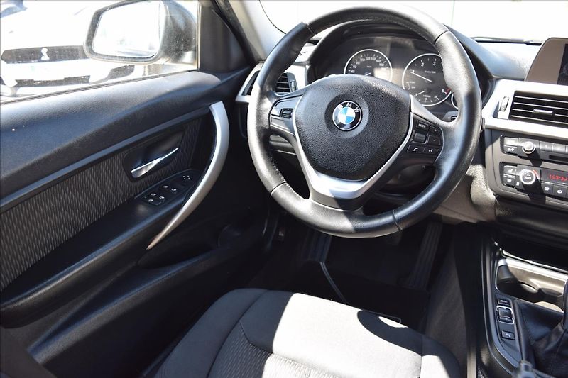 BMW Řada 3 2,0 318d F31 105KW NAVI TAŽNÉ - fotka 28 z 48