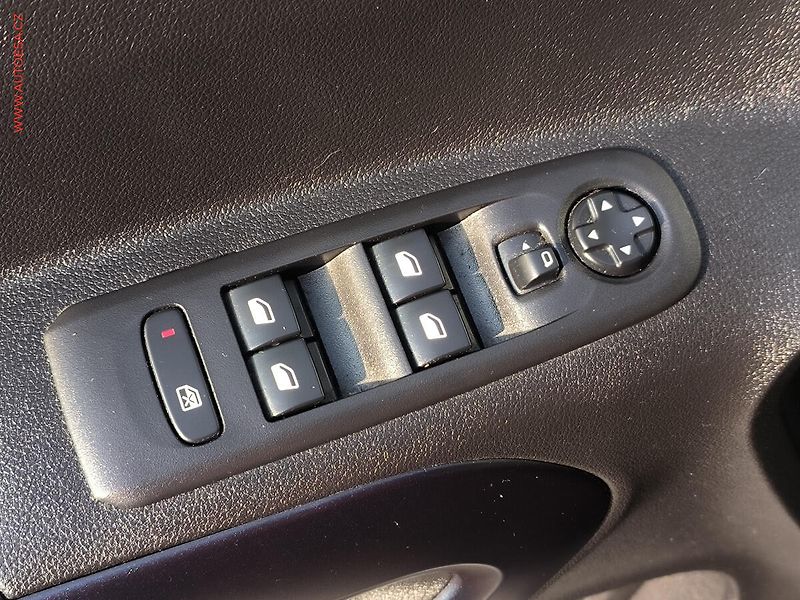 Peugeot Rifter (2019) 1.5HDI, ČR, ALLURE, autoAC - fotka 19 z 21
