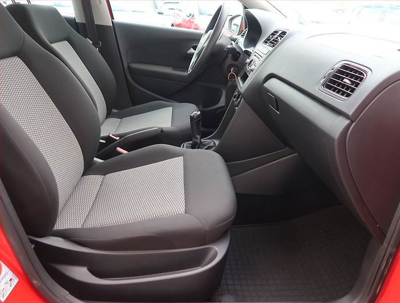Volkswagen Polo (2011) 1.2 12V, ČR,1.maj - fotka 9 z 14