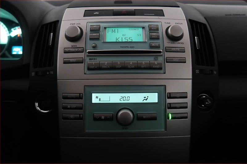 Toyota Corolla Verso (2005) 2.2 D-4D, nová STK, Tažné - fotka 12 z 17
