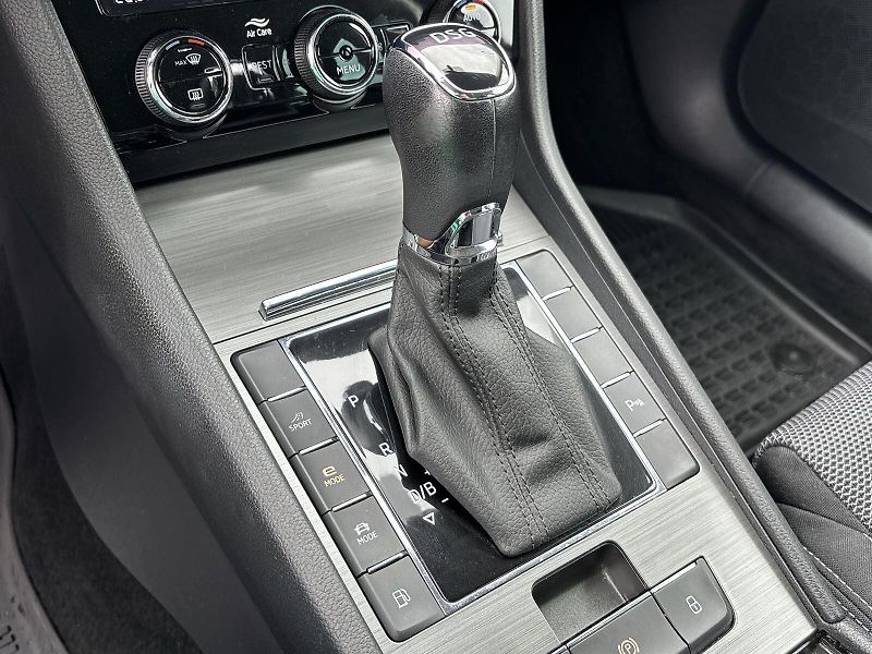 Škoda Superb (2021) Combi 1.4 TSI iV DSG Style - fotka 16 z 31